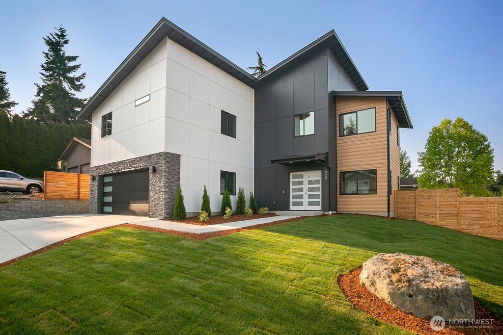 Photo of 1429 S 259th Street, Des Moines, WA 98198 (MLS # 2438844)