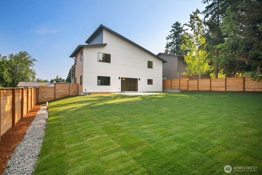 Photo of 1429 S 259th Street, Des Moines, WA 98198 (MLS # 2438844)