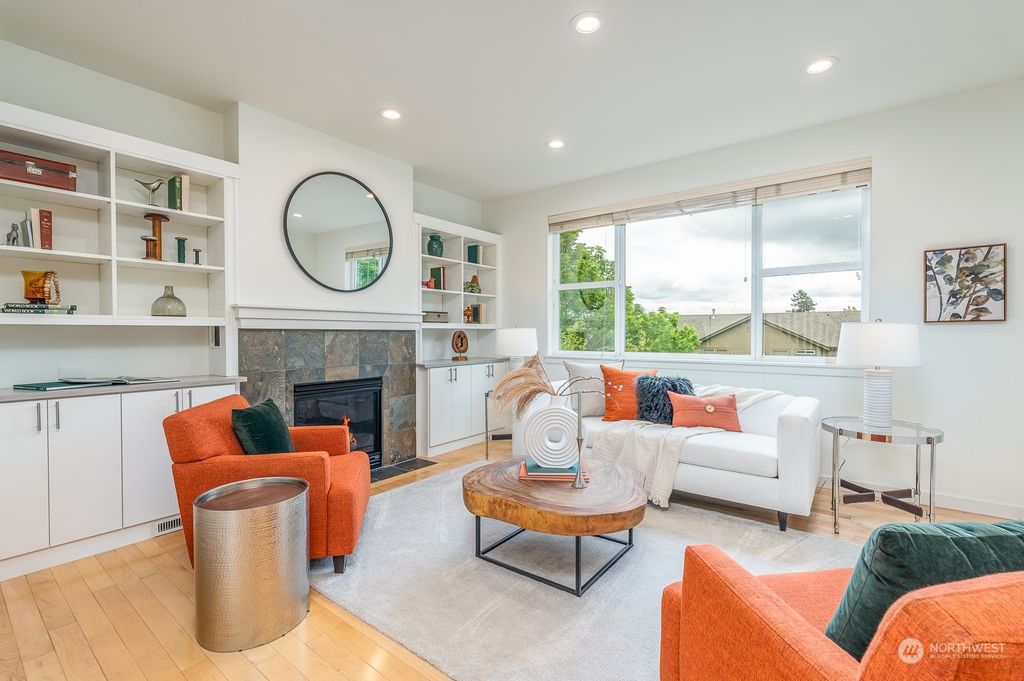 Photo of 552 Lingering Pine Drive NW, Issaquah, WA 98027 (MLS # 2238789)