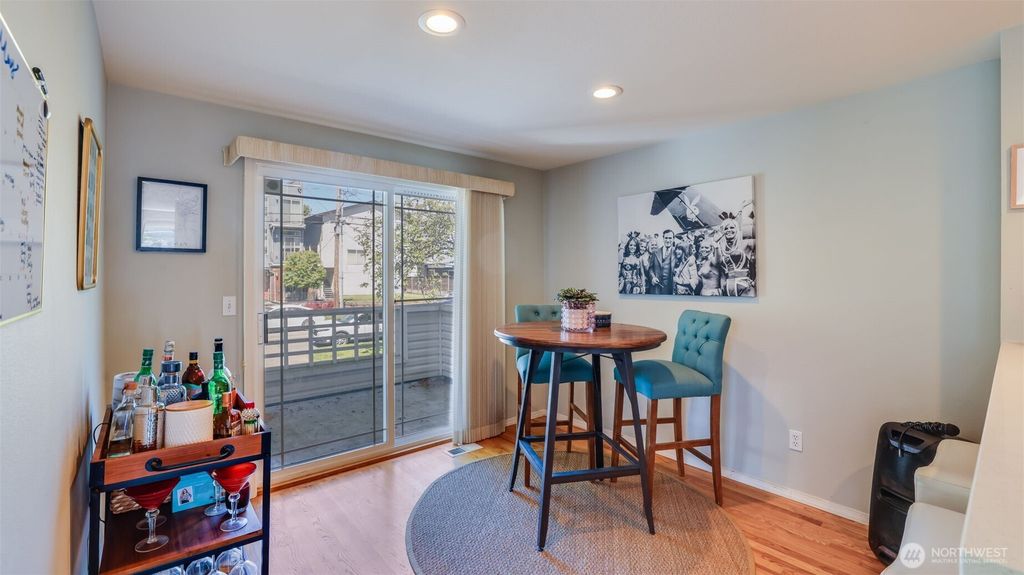 listing image 9369177292558600642