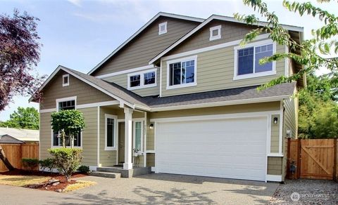 2027 NE 25th Place Renton WA 98056