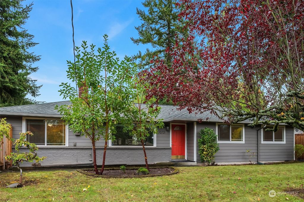 Photo of 10721 26th Avenue SW, Seattle, WA 98146 (MLS # 2152245)