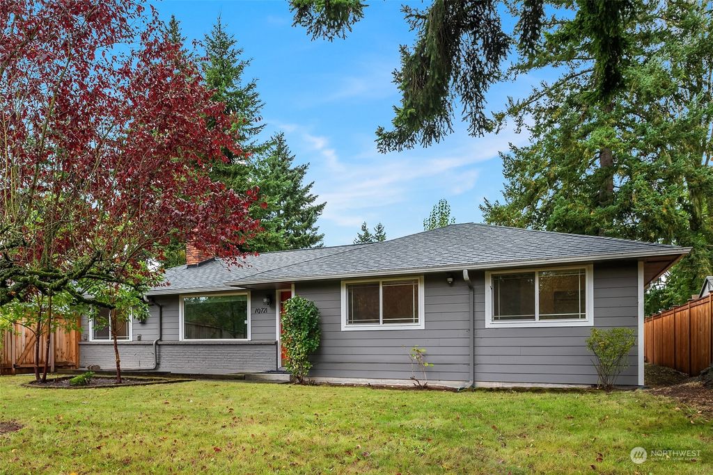 Photo of 10721 26th Avenue SW, Seattle, WA 98146 (MLS # 2152245)