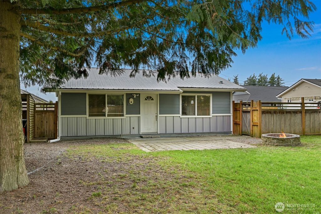 Photo of 310 W 3rd Street, Nooksack, WA 98276 (MLS # 2496535)