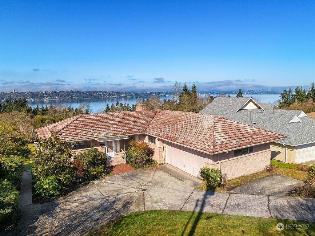 Photo of 2247 66th Avenue SE, Mercer Island, WA 98040 (MLS # 2202080)