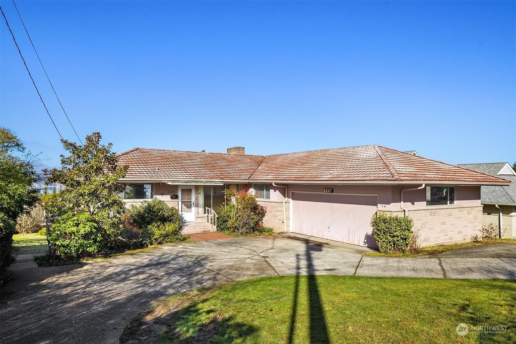 Photo of 2247 66th Avenue SE, Mercer Island, WA 98040 (MLS # 2202080)