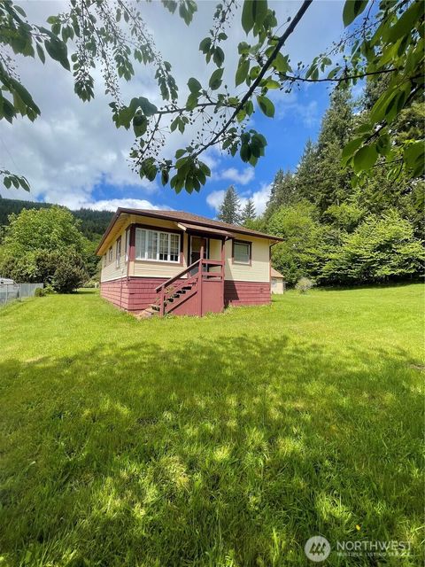 Photo of 1204 Howard Street, Raymond, WA 98577 (MLS # 2389395)