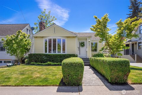 Photo of 549 N 77th Street, Seattle, WA 98103 (MLS # 2515435)