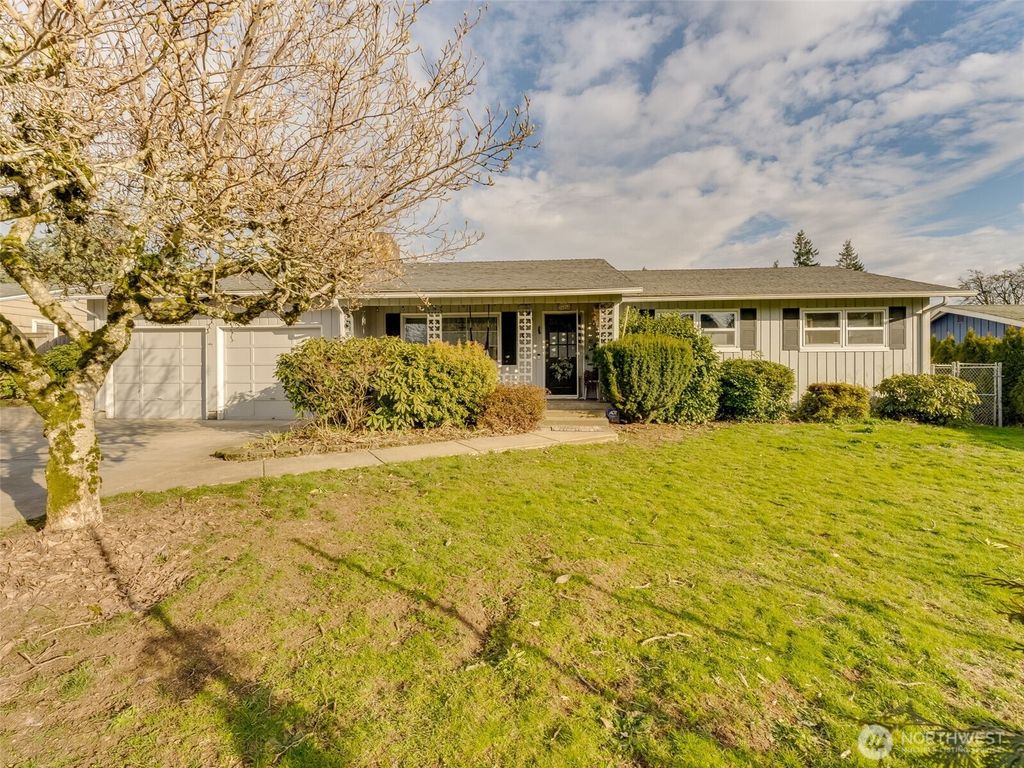 Photo of 711 SE 101st Avenue, Vancouver, WA 98664 (MLS # 2474544)