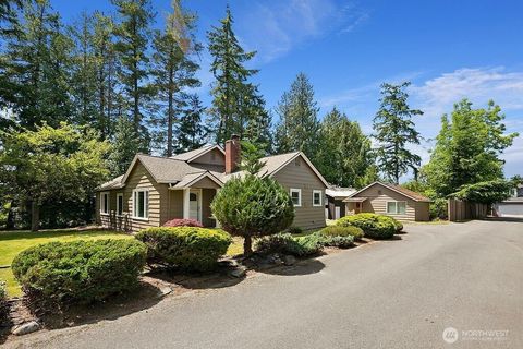 1564 Serpentine Place Shoreline WA 98155