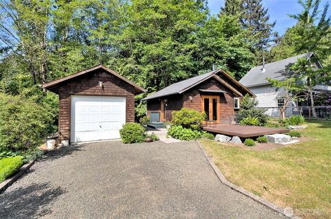Photo of 31 NE Spar Tree Drive, Tahuya, WA 98588 (MLS # 2527367)
