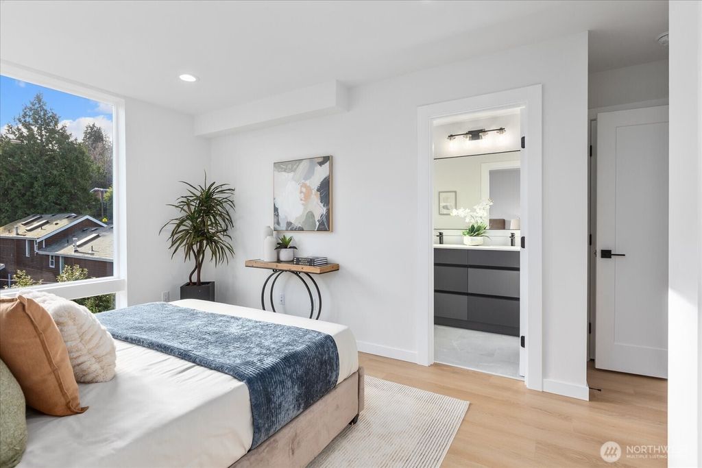 Photo of 3114 Queen Anne Avenue N, Seattle, WA 98119 (MLS # 2465664)