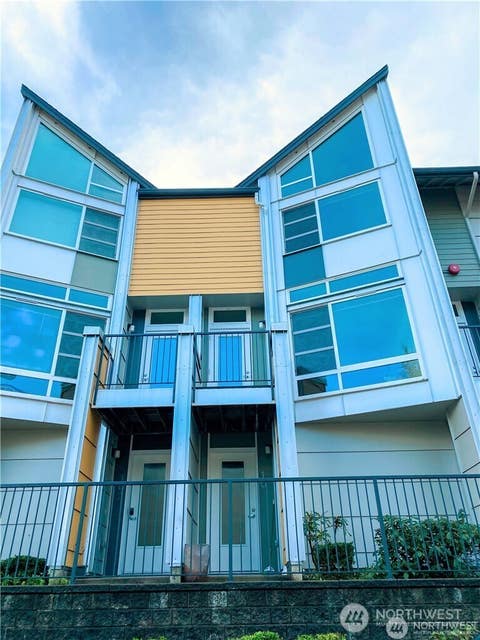 Photo of 15235 NE 81st Way #103, Redmond, WA 98052 (MLS # 2554024)