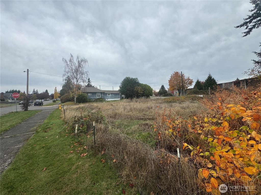 Photo of 2501 Highland Avenue, Everett, WA 98201 (MLS # 2451197)