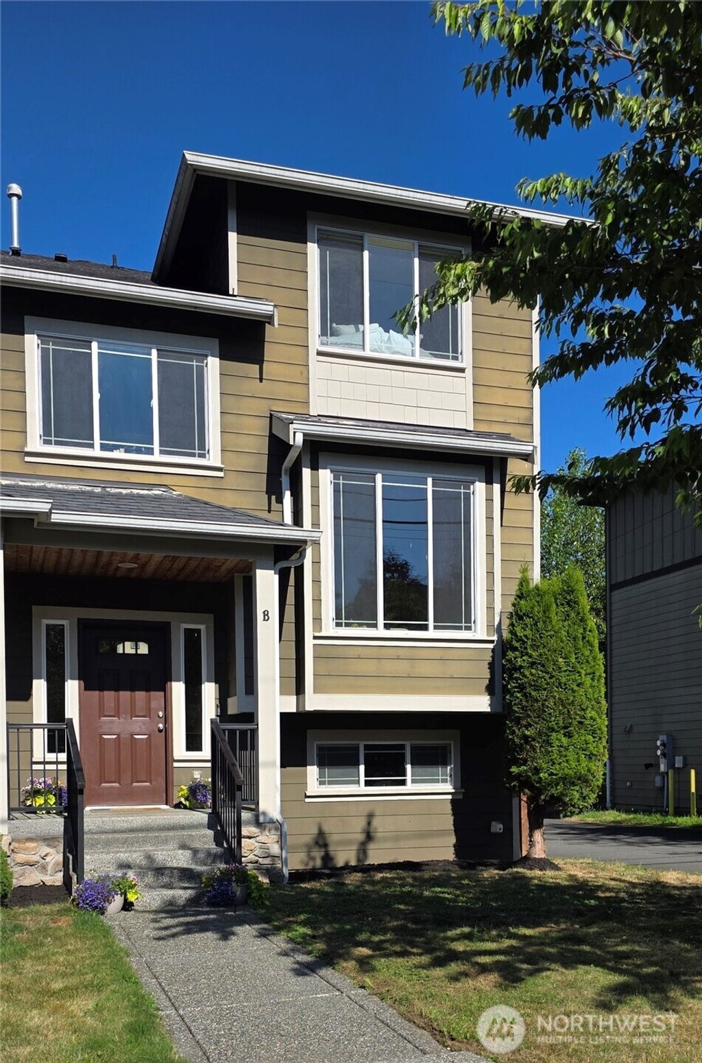 Photo of 9411 18th Avenue W #B, Everett, WA 98204 (MLS # 2407701)