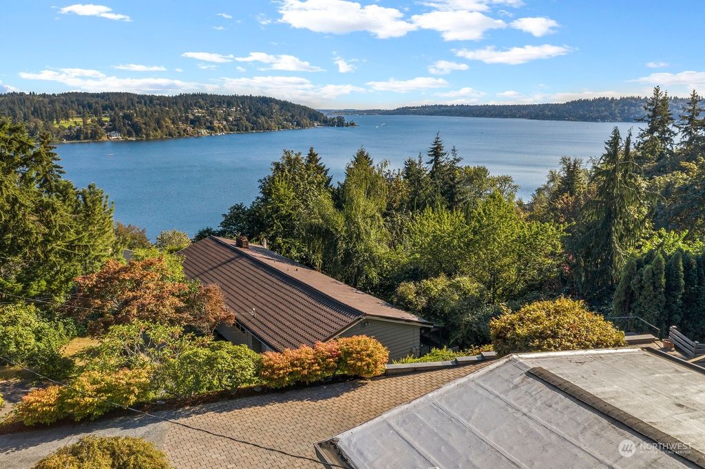 Photo of 5652 NE 180th Street, Kenmore, WA 98028 (MLS # 1993090)