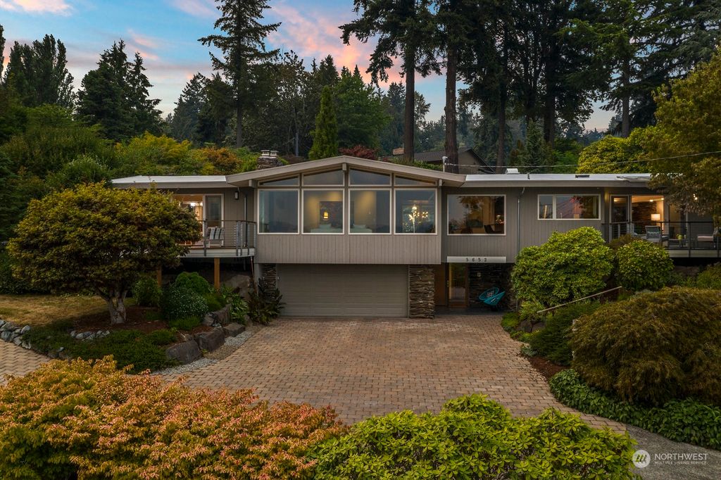Photo of 5652 NE 180th Street, Kenmore, WA 98028 (MLS # 1993090)