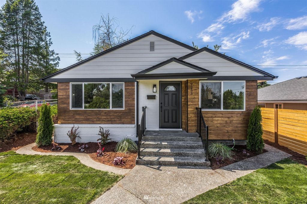 Photo of 9255 34th Avenue SW, Seattle, WA 98126 (MLS # 1976166)