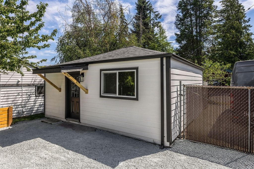 Photo of 9255 34th Avenue SW, Seattle, WA 98126 (MLS # 1976166)