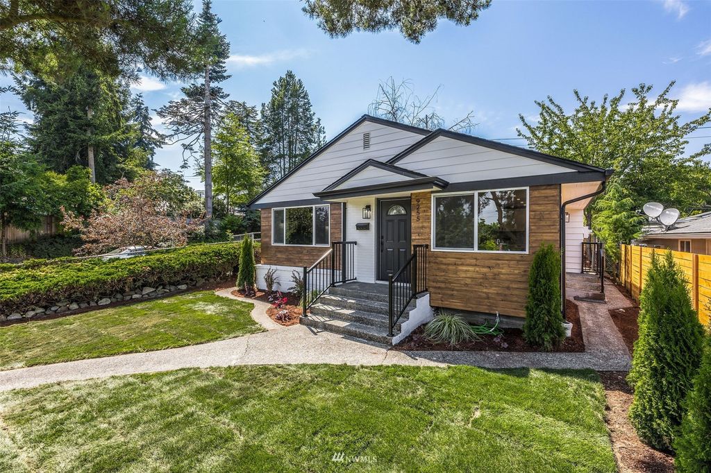 Photo of 9255 34th Avenue SW, Seattle, WA 98126 (MLS # 1976166)