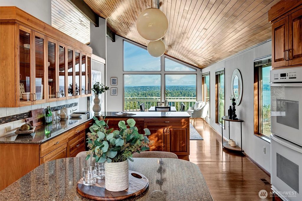 Photo of 16414 SE 44th Place, Bellevue, WA 98006 (MLS # 2339282)