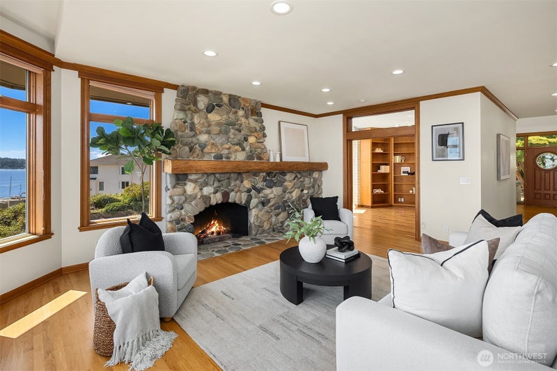 8203 NE Juanita Drive