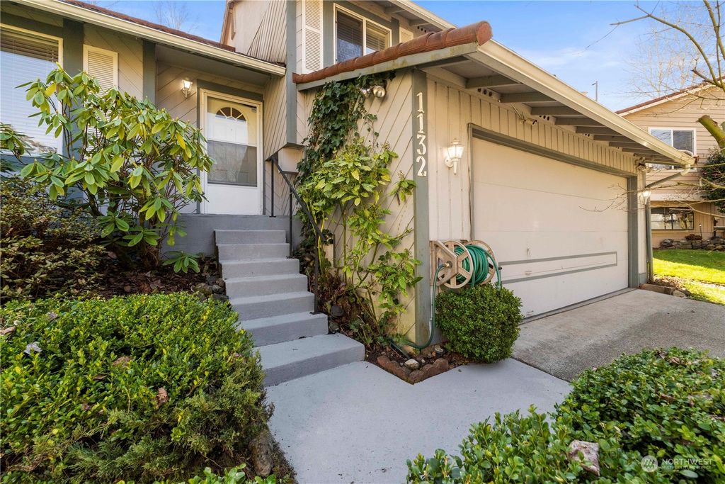 Photo of 1132 S 22nd Court, Renton, WA 98055 (MLS # 2212819)