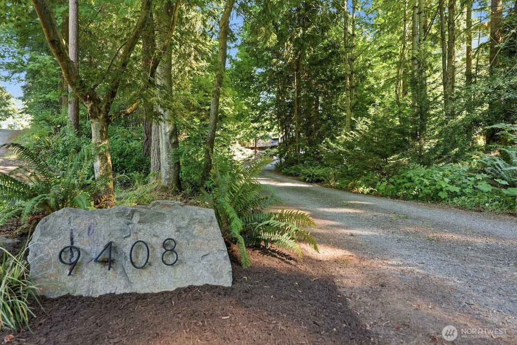Photo of 9408 370th Place SE, Snoqualmie, WA 98065 (MLS # 2550933)