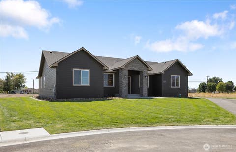 Photo of 6427 NE 2.05 Road, Moses Lake, WA 98837 (MLS # 2550107)