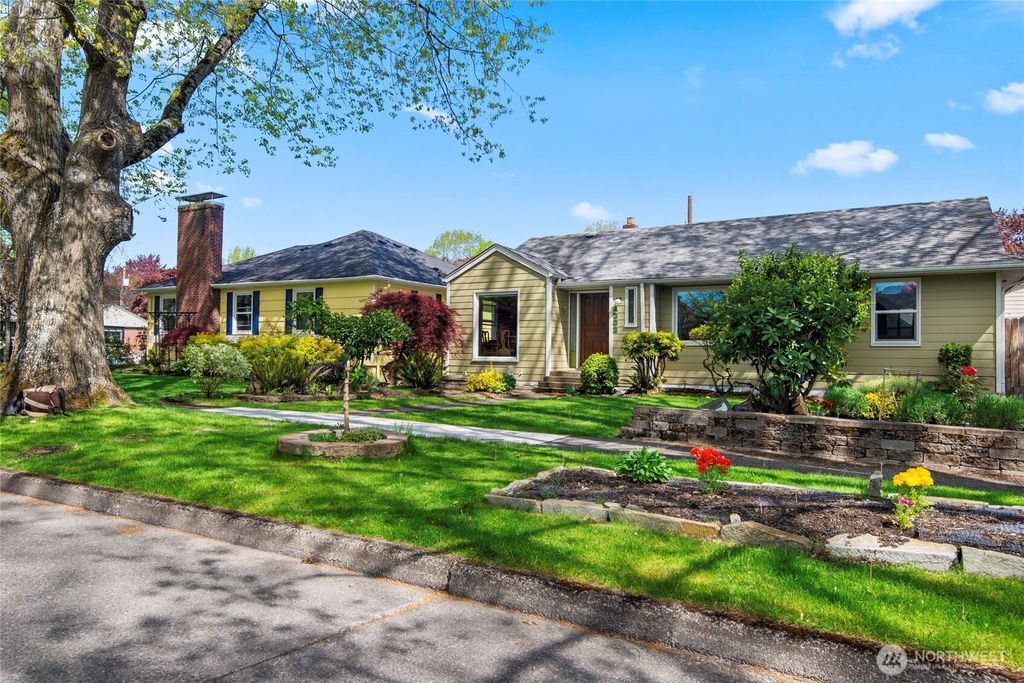 Photo of 1332 22nd Avenue, Longview, WA 98632 (MLS # 2515076)