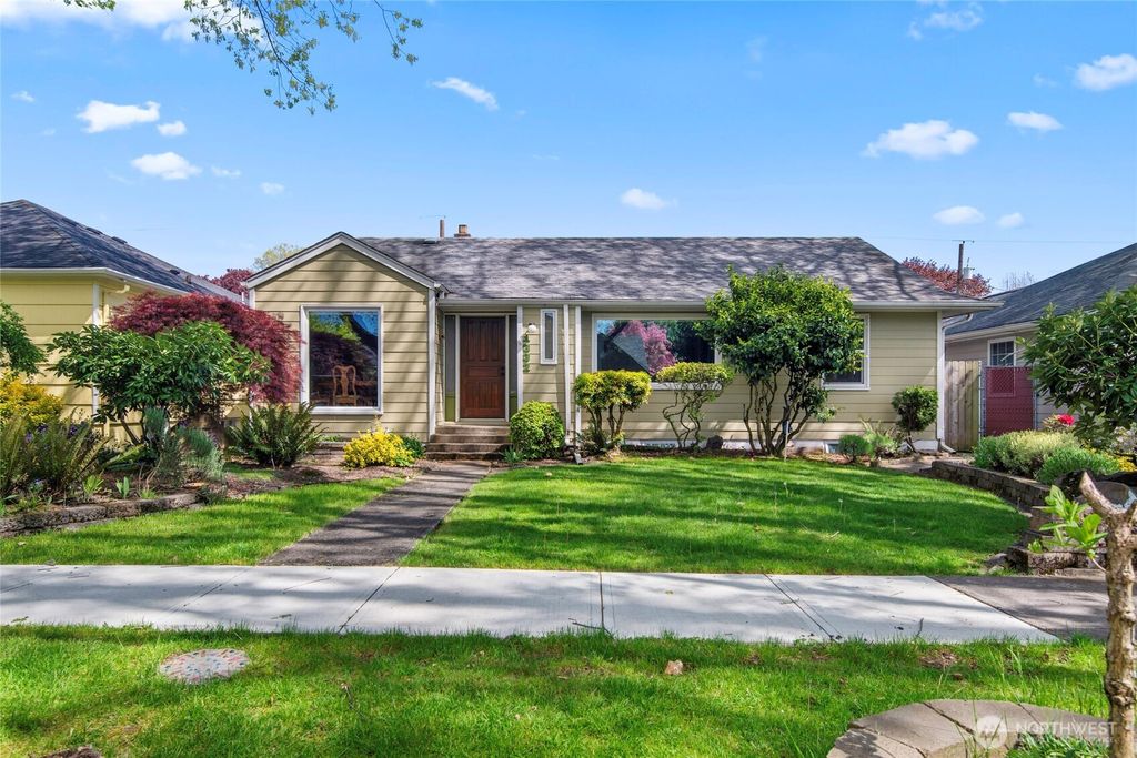 Photo of 1332 22nd Avenue, Longview, WA 98632 (MLS # 2515076)