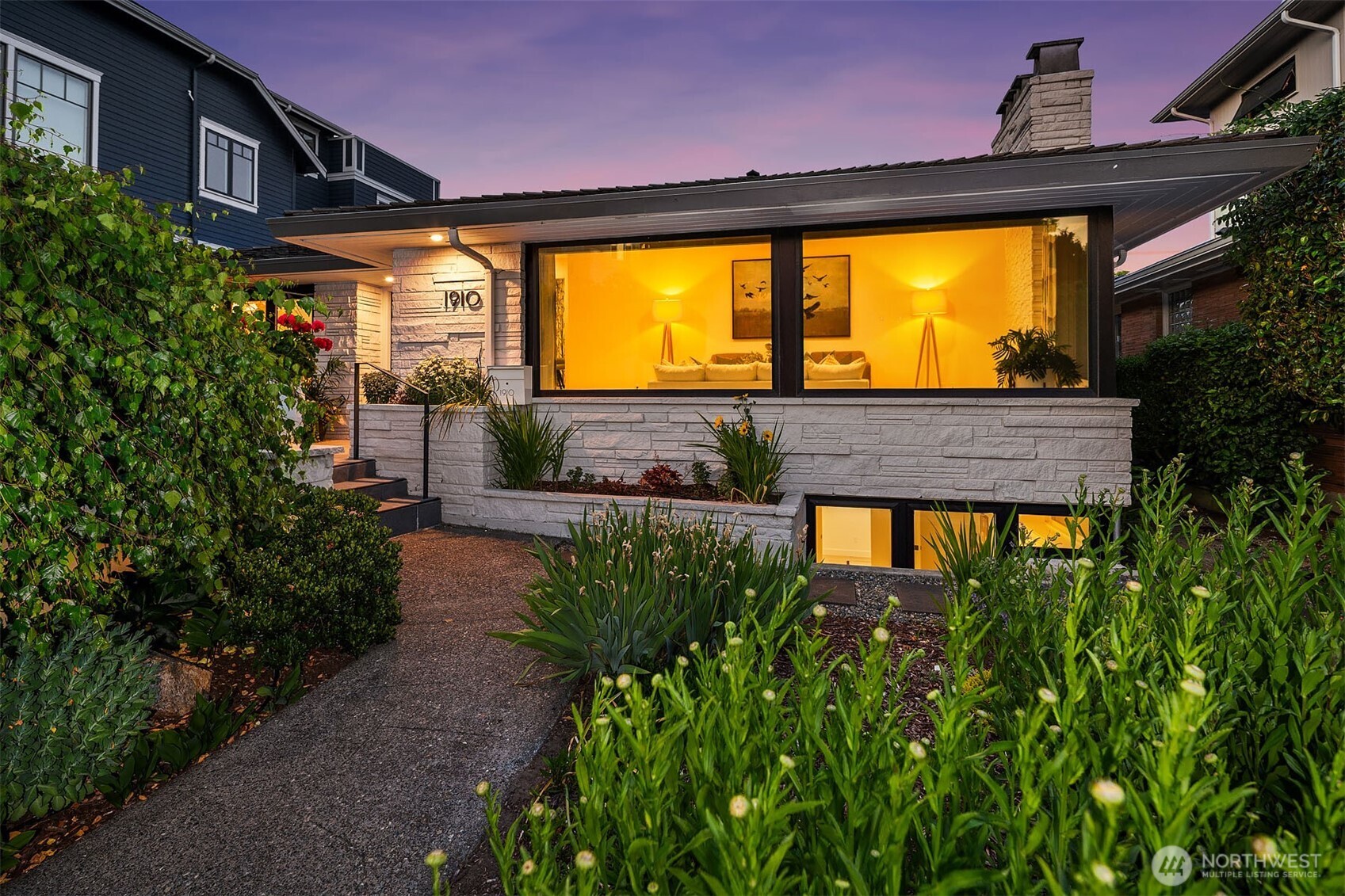 1910 Edgemont Place W
