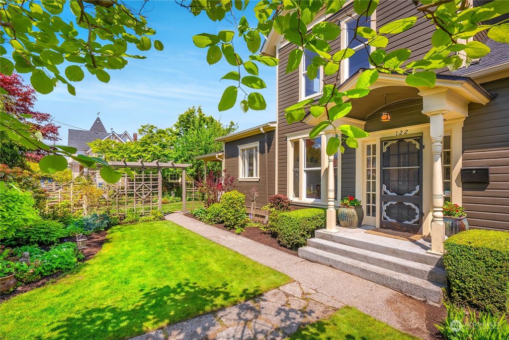 Photo of 122 Maple Avenue, Snohomish, WA 98290 (MLS # 2066641)