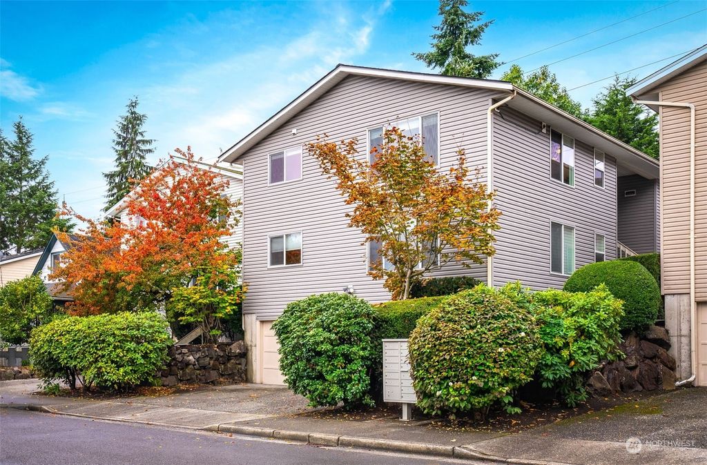 Photo of 1304 Chestnut Street #8, Everett, WA 98201 (MLS # 2299314)