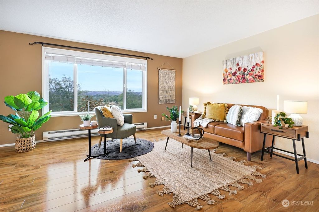 Photo of 1304 Chestnut Street #8, Everett, WA 98201 (MLS # 2299314)