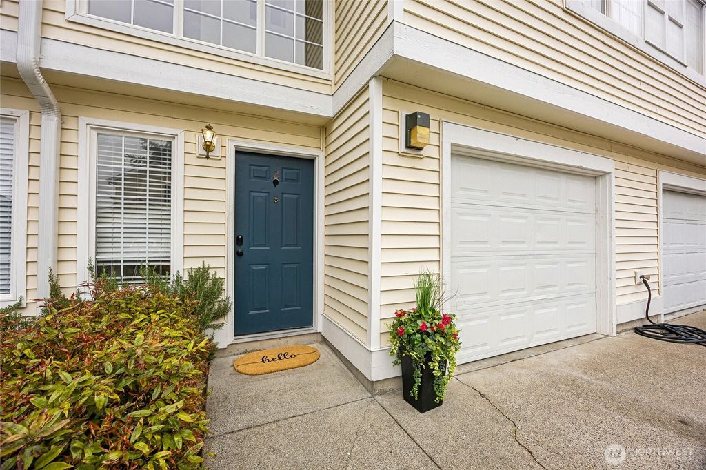 Photo of 927 132nd Street SW #L2, Everett, WA 98204 (MLS # 2520645)