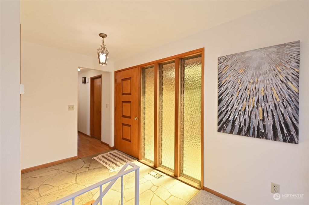 Photo of 6240 26th Avenue NE, Seattle, WA 98115 (MLS # 2046291)