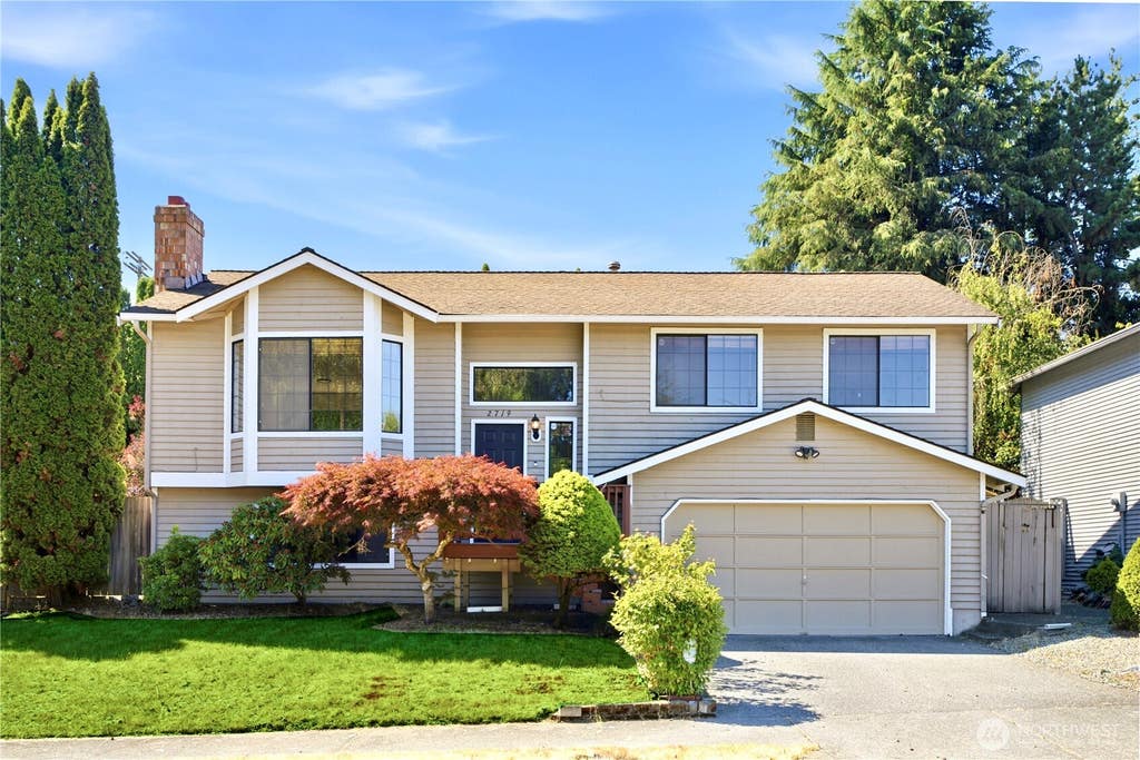 Photo of 2719 NE 4th Court, Renton, WA 98056 (MLS # 2562916)