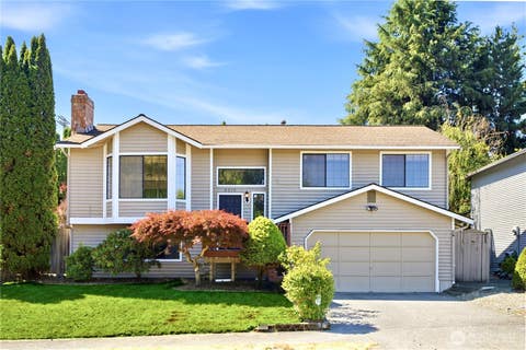 Photo of 2719 NE 4th Court, Renton, WA 98056 (MLS # 2562916)
