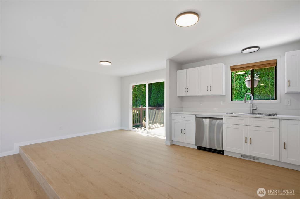 Photo of 2719 NE 4th Court, Renton, WA 98056 (MLS # 2562916)