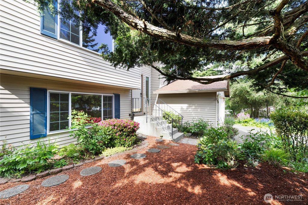Photo of 12236 SE 219th Place, Kent, WA 98031 (MLS # 2526303)