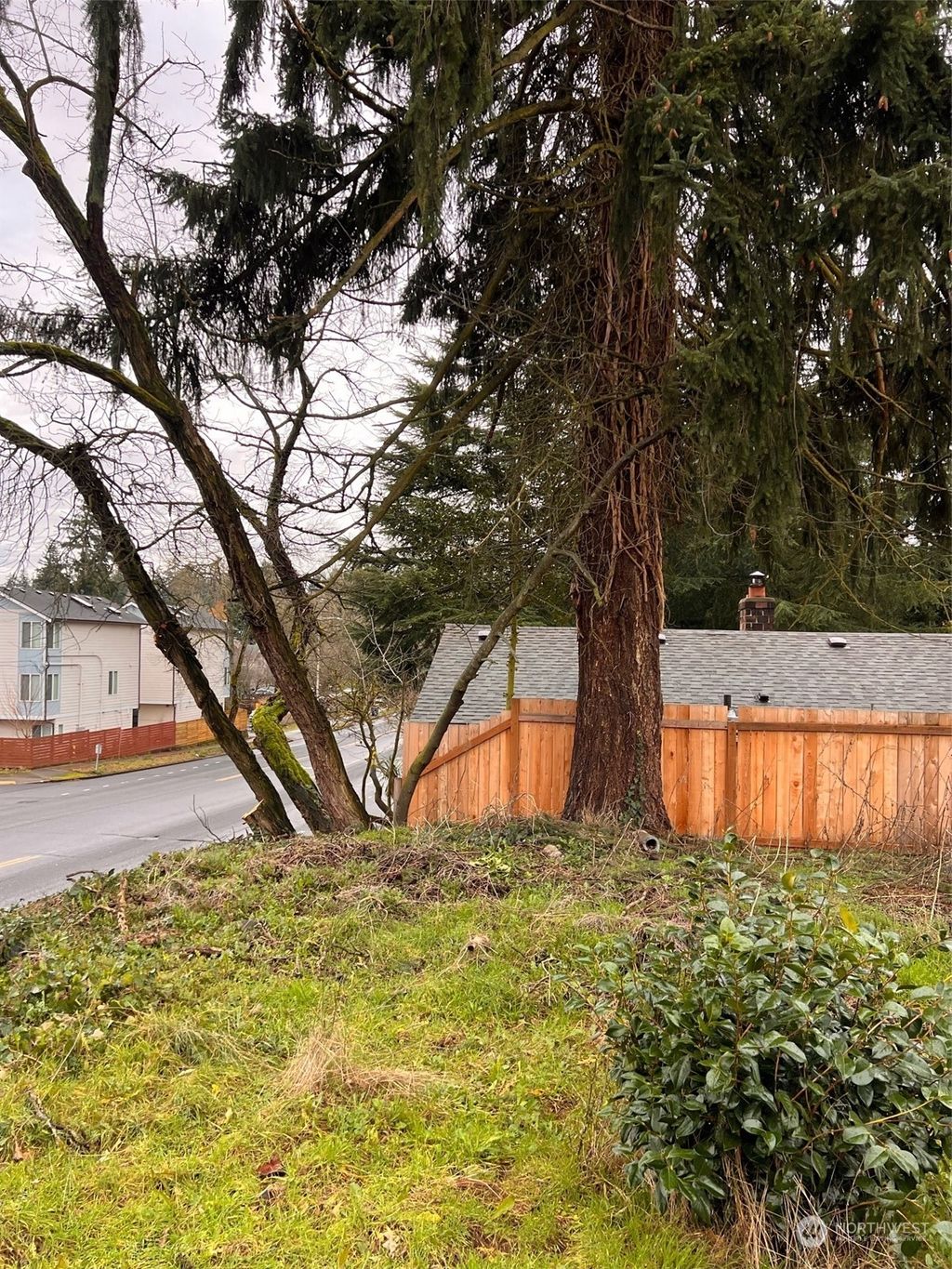 Photo of 1410 NE 125th Street, Seattle, WA 98125 (MLS # 2281917)