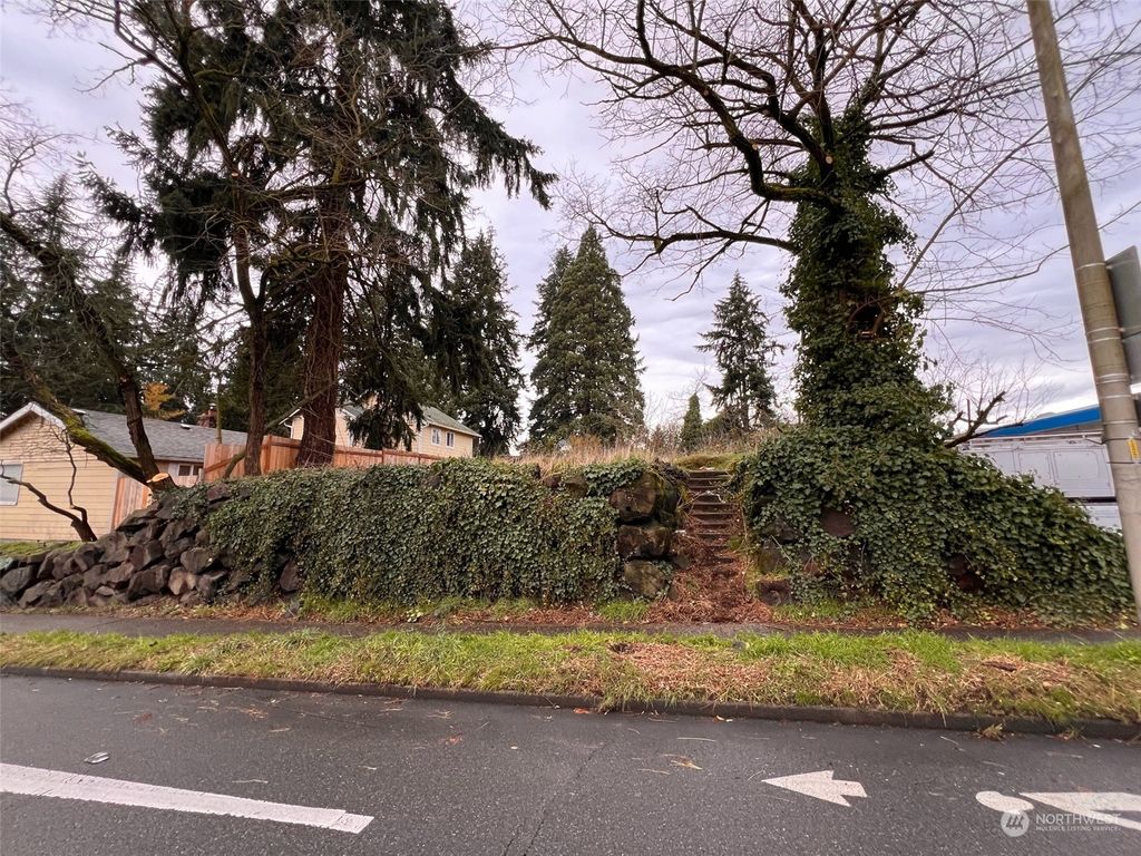 Photo of 1410 NE 125th Street, Seattle, WA 98125 (MLS # 2281917)