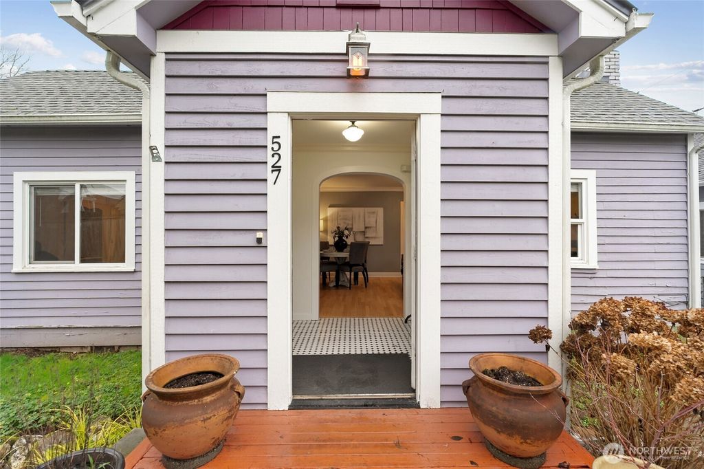 Photo of 527 Avenue B, Snohomish, WA 98290 (MLS # 2466233)