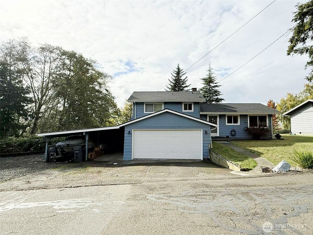Photo of 115 Beacon Hill Drive, Hoquiam, WA 98550 (MLS # 2446747)