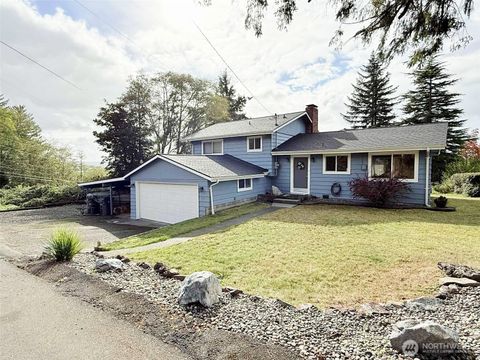 Photo of 115 Beacon Hill Drive, Hoquiam, WA 98550 (MLS # 2446747)