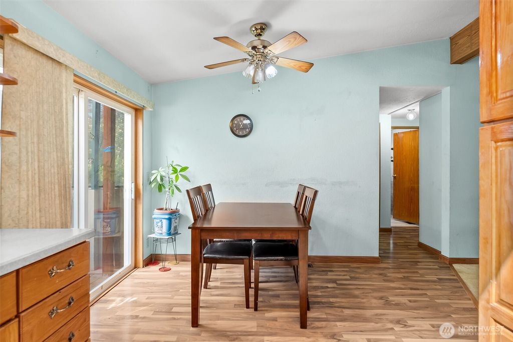 listing image 9365108460739125505