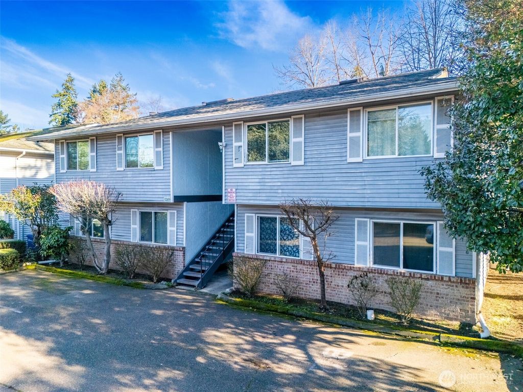 Photo of 3201 S 208th Street, SeaTac, WA 98198 (MLS # 2488410)