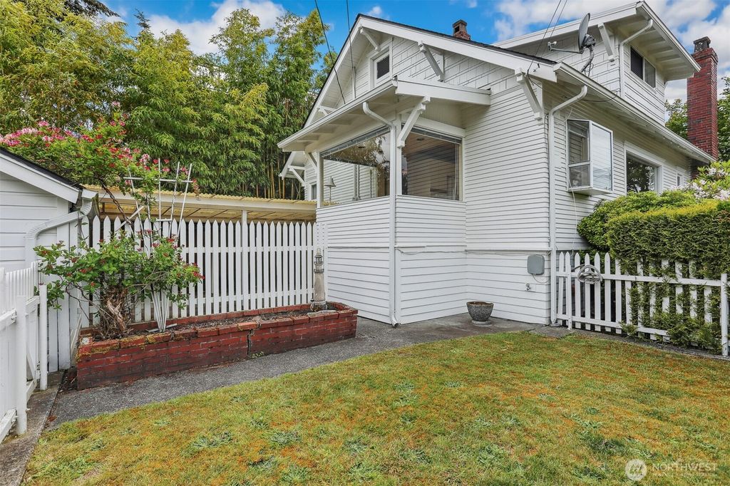 Photo of 7216 33rd Avenue NW, Seattle, WA 98117 (MLS # 2385094)