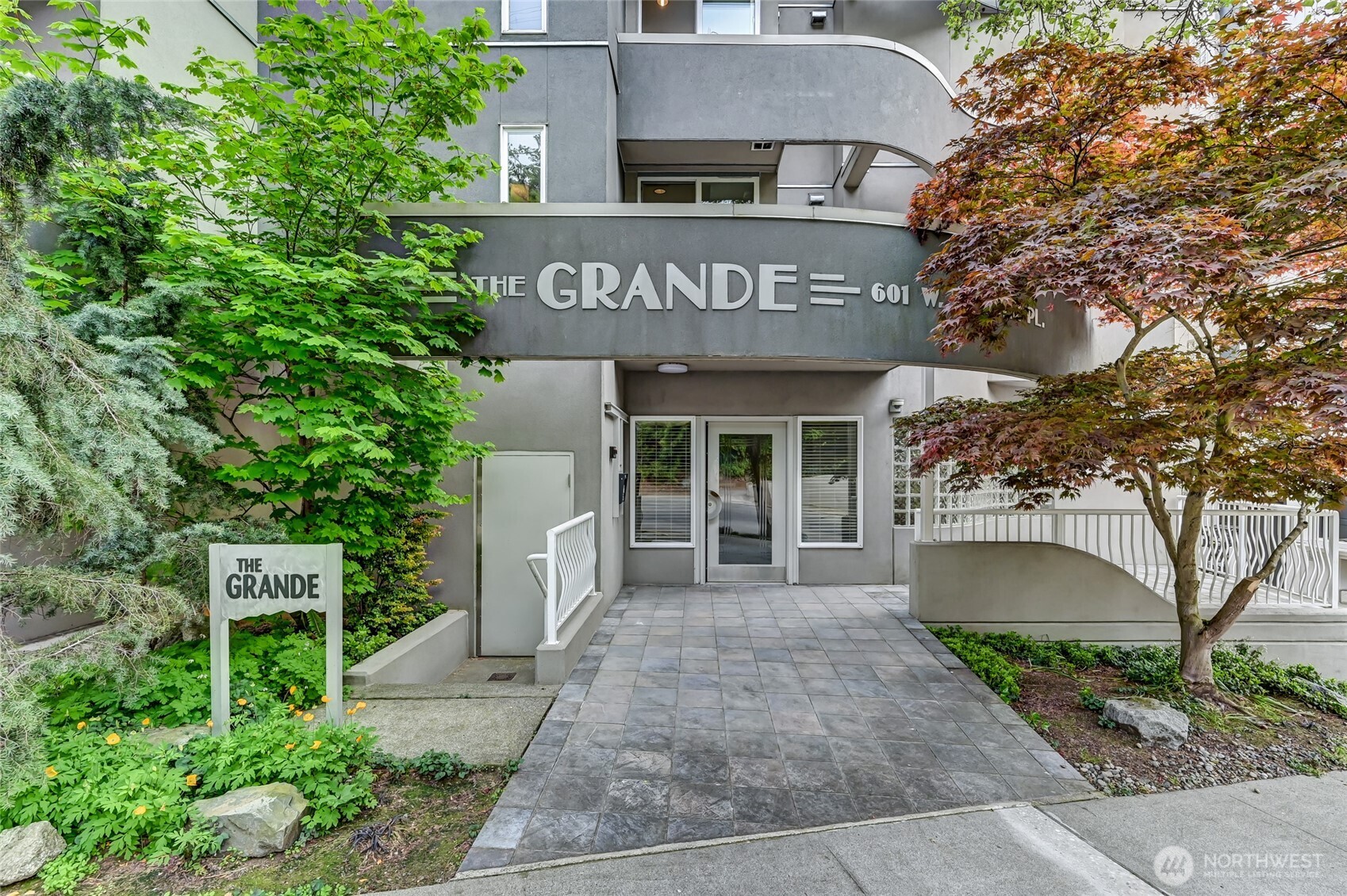601 W Mercer Place 201